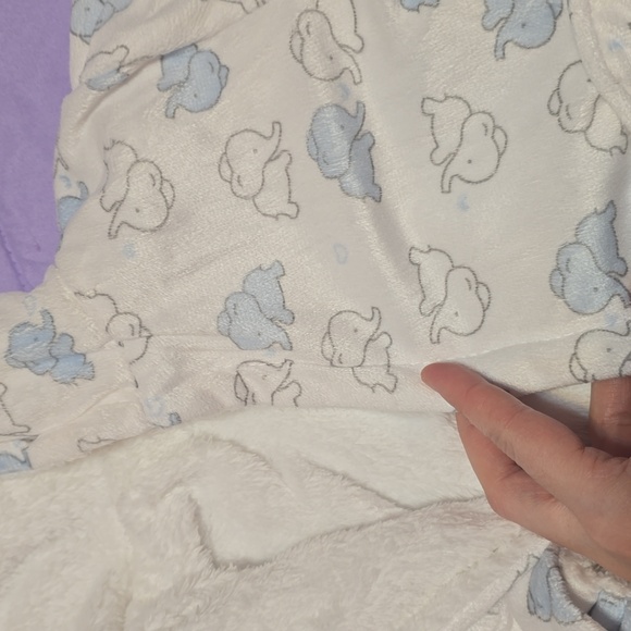 Baby bathrobe 🥰 - Picture 2 of 4